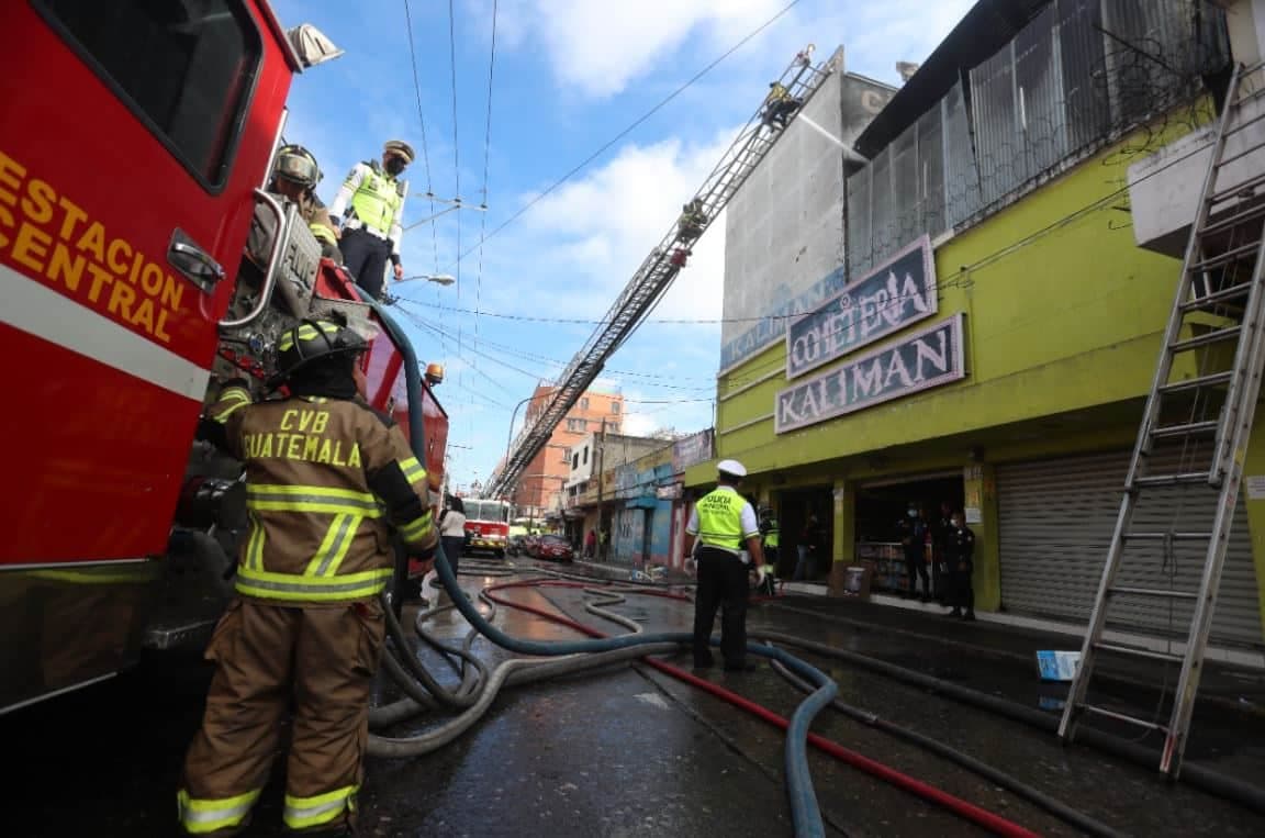 Se incendia cohetería en zona 1 capitalina