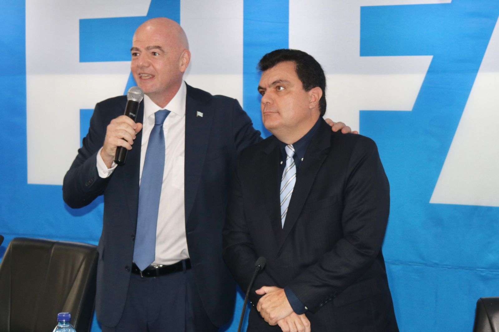 Gianni Infantino se reúne con miembros del fútbol guatemalteco