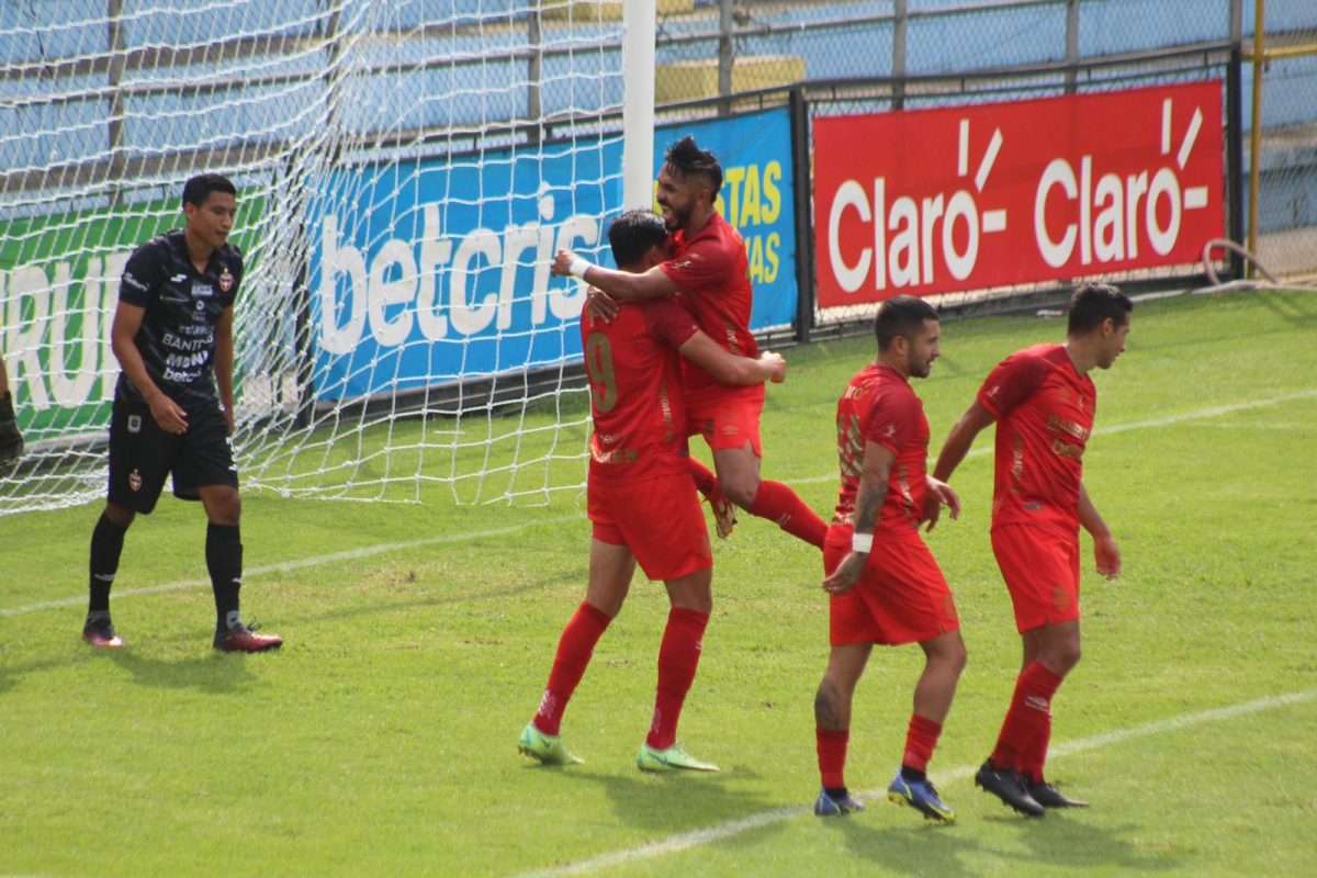 Municipal ganó, gustó, goleó a Malacateco y es co-líder del Apertura