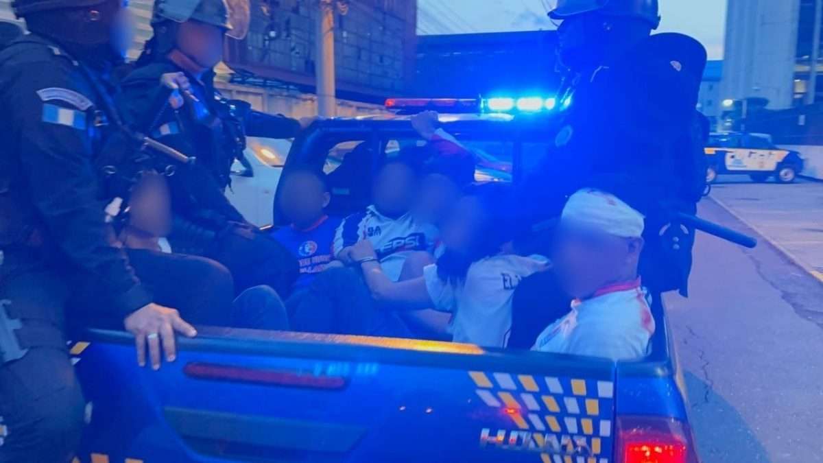 Policia Nacional Civil reporta primeras capturas de aficionados de Municipal y Olimpia