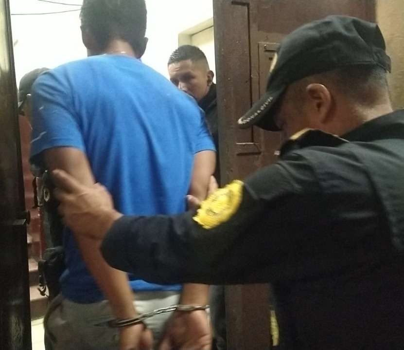 Cae asaltabuses con arma hechiza, su compañero murió baleado por un pasajero