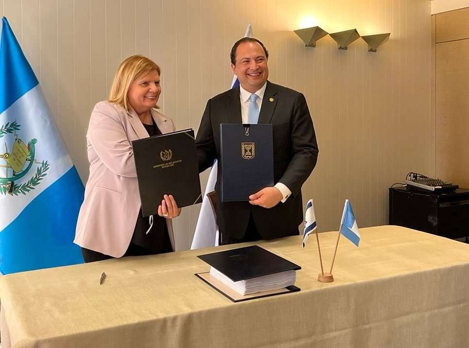 Mario Bucaro y Orna Barbivai