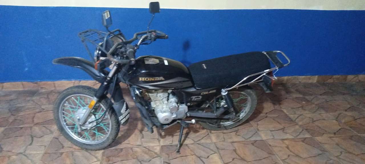Robó una moto y se le quedó en el camino, lo detuvieron
