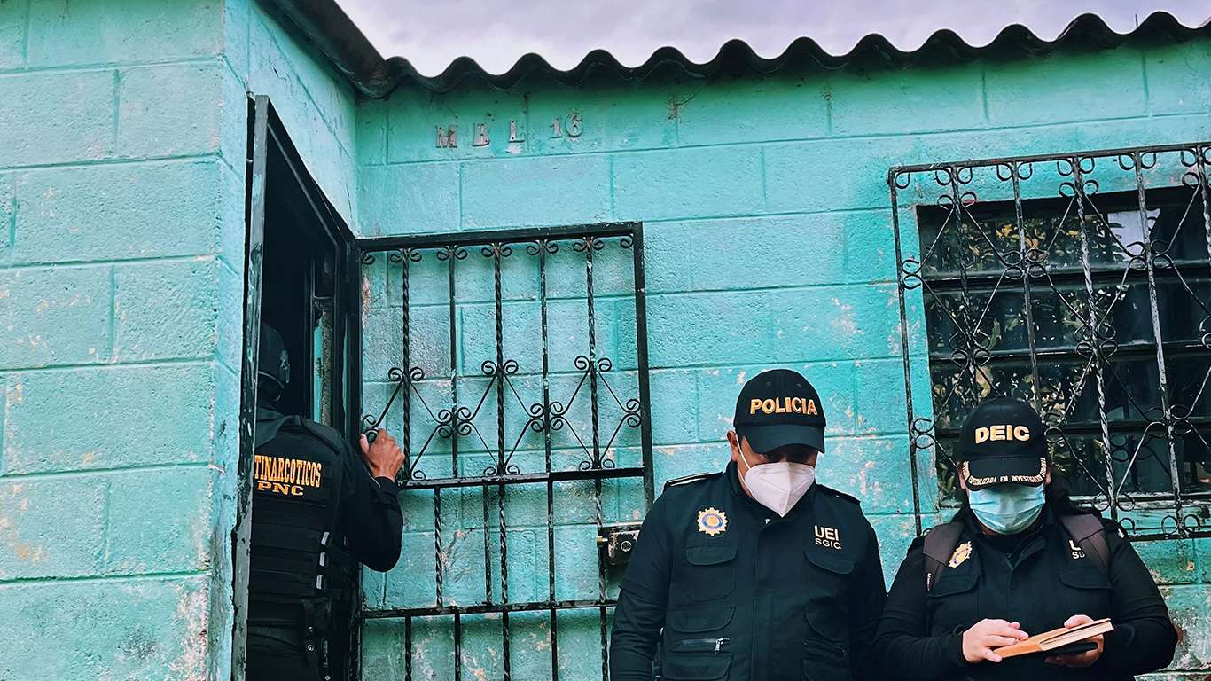 agentes-de-la-PNC-allanamiento