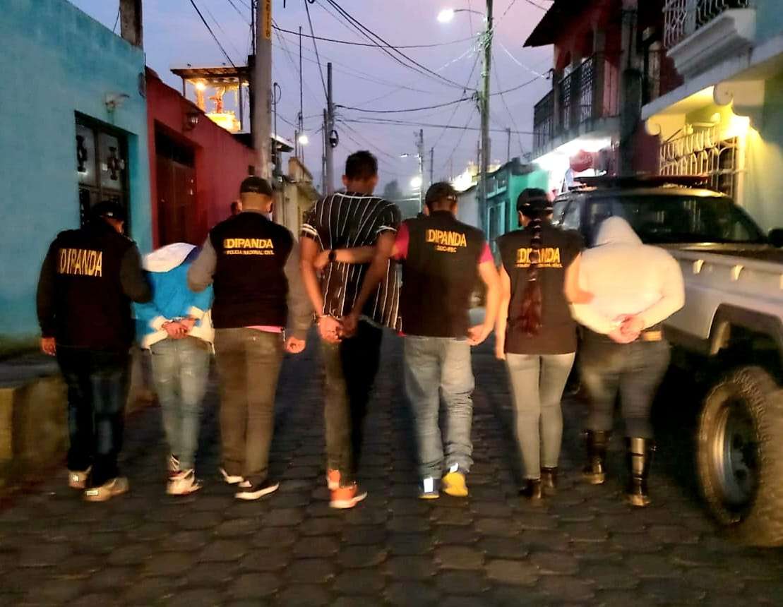 Capturan a cinco extorsionistas de la Mara 18