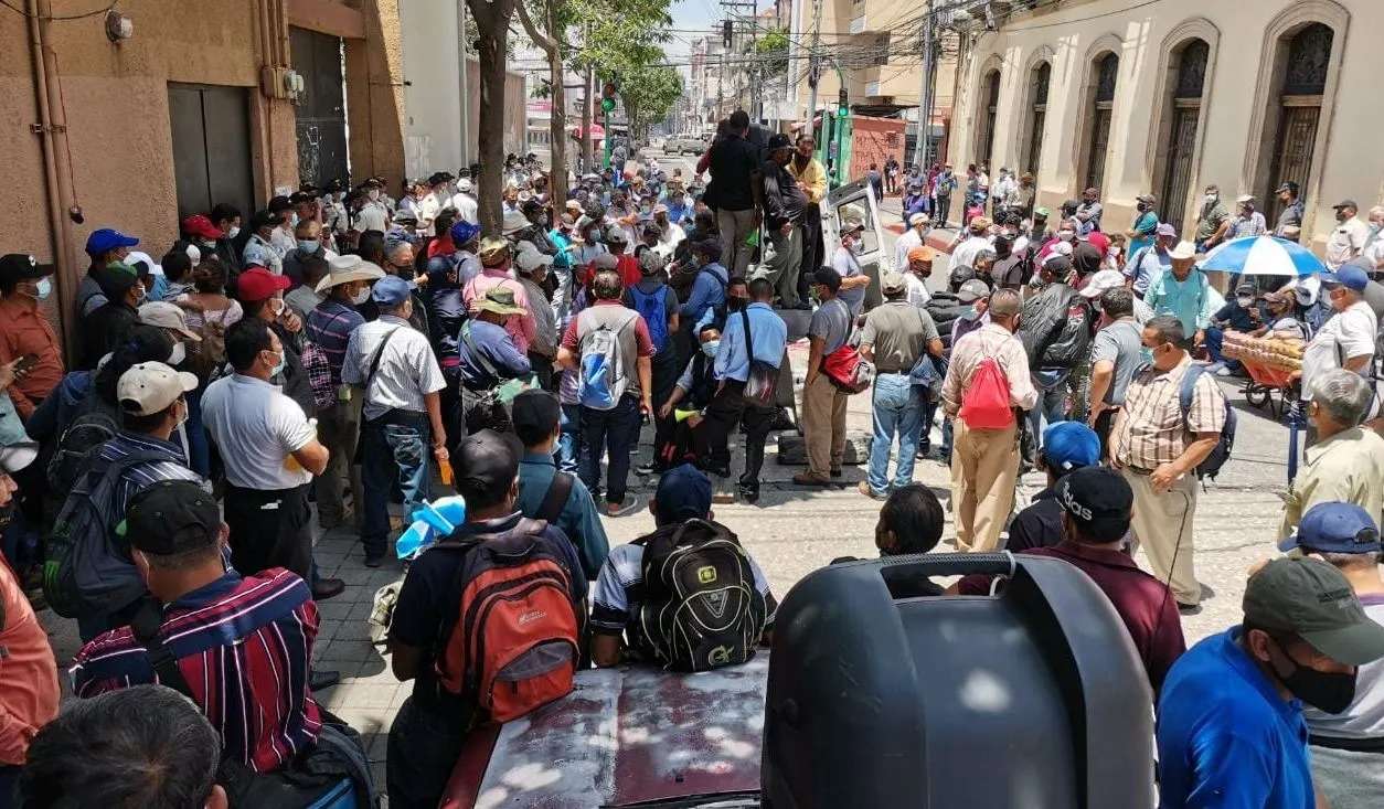 Veteranos militares anuncian tres días de bloqueos en Guatemala