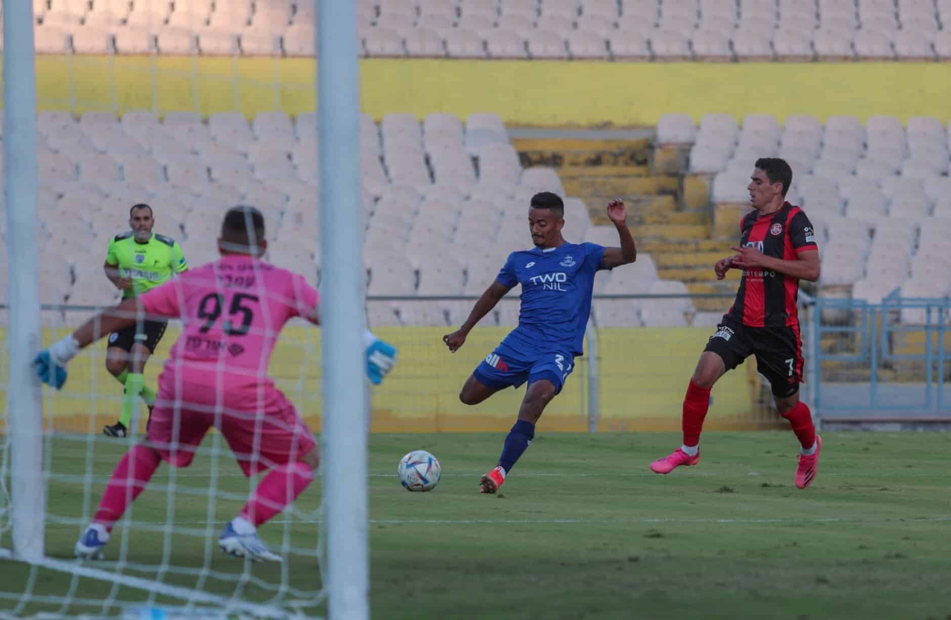 Matan Peleg y el Hapoel Petach Tikva siguen el ruta al ascenso en Israel