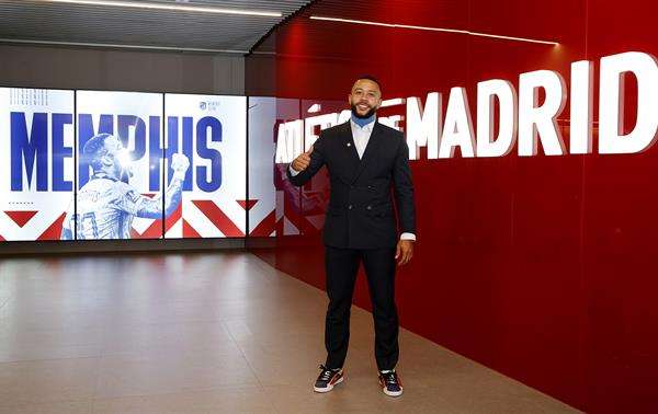 El Atlético de Madrid anunció de forma oficial el fichaje del delantero Memphis Depay