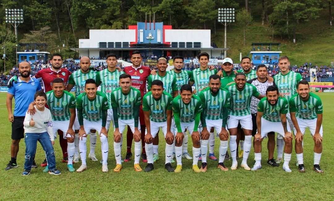 Antigua Cobán Imperial, Óscar Santis