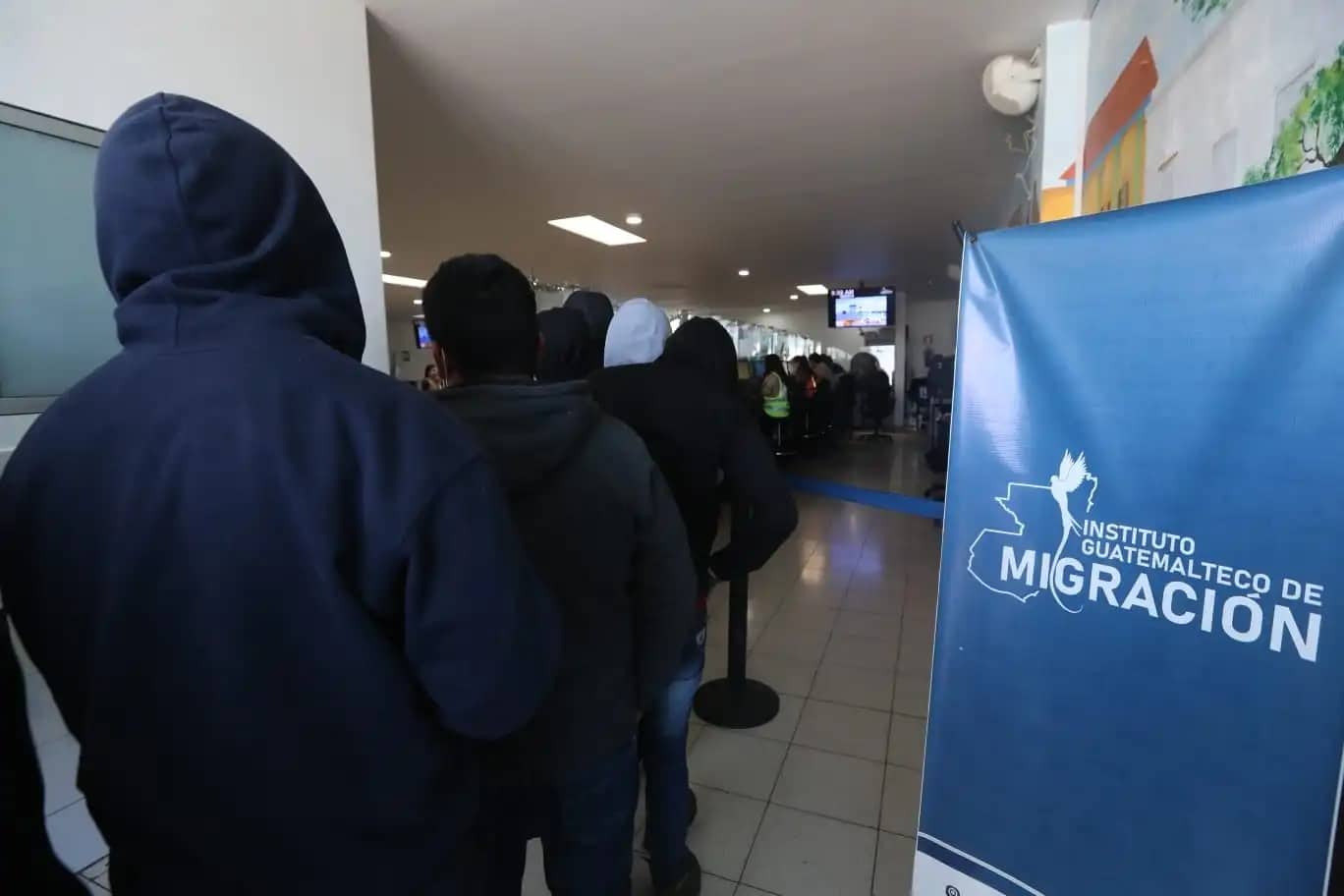 migrantes guatemaltecos deportados