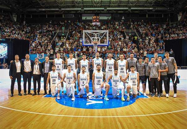Fotografía cedida por Prensa de la Federación Internacional de Baloncesto del equipo de Argentina, durante un partido por la clasificación a la Copa Mundial de baloncesto, en el Polideportivo Islas Malvinas, en Mar del Plata (Argentina), este 26 de febrero de 2023. EFE/Marcelo Endelli/Prensa Federación Internacional de Baloncesto