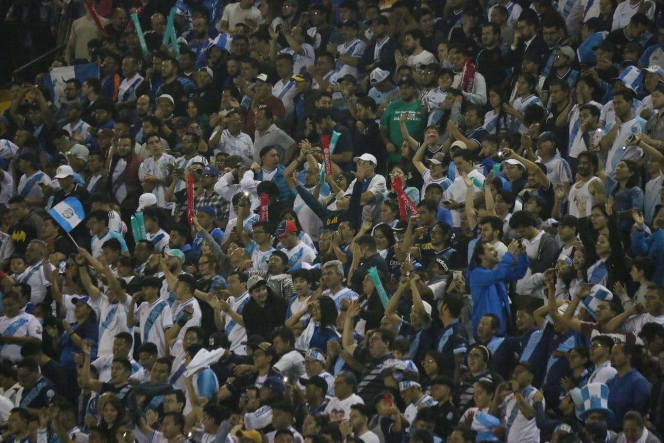 Selección Guatemala aficionados afición Concacaf Vamos Guate