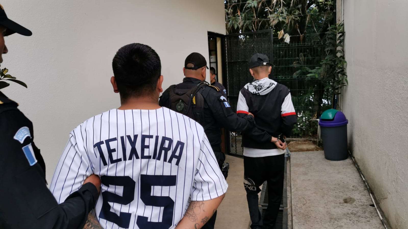 Asaltan a estudiantes con pistola de juguete en Mixco