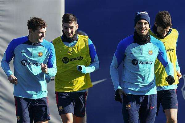 Christensen, Ferrán Torres, Ronald Araujo y Marcos Alonso, durante un entrenamiento del FC Barcelona en una foto de archivo. EFE/Enric Fontcuberta