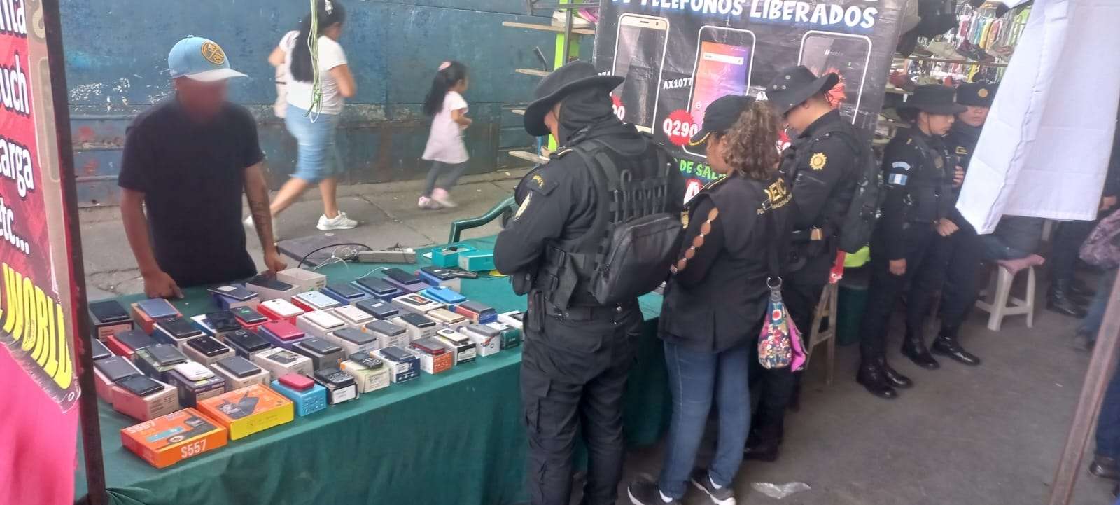 MP hace operativos en El Guarda contra vendedores de celulares