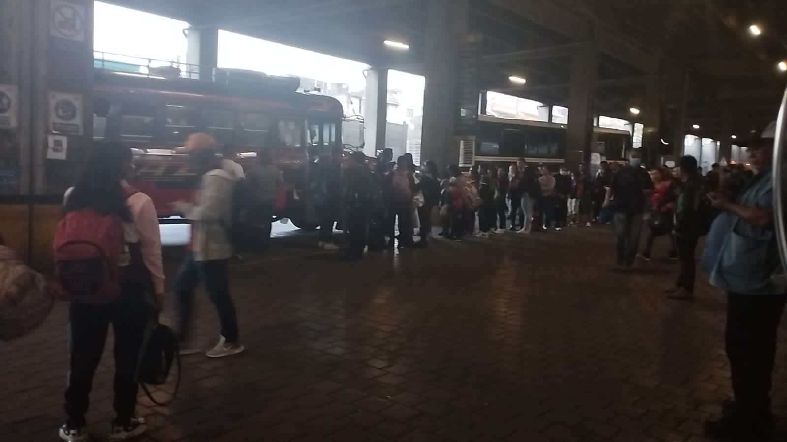 EN VIDEO | CENMA abarrotada de veraneantes que desean viajar