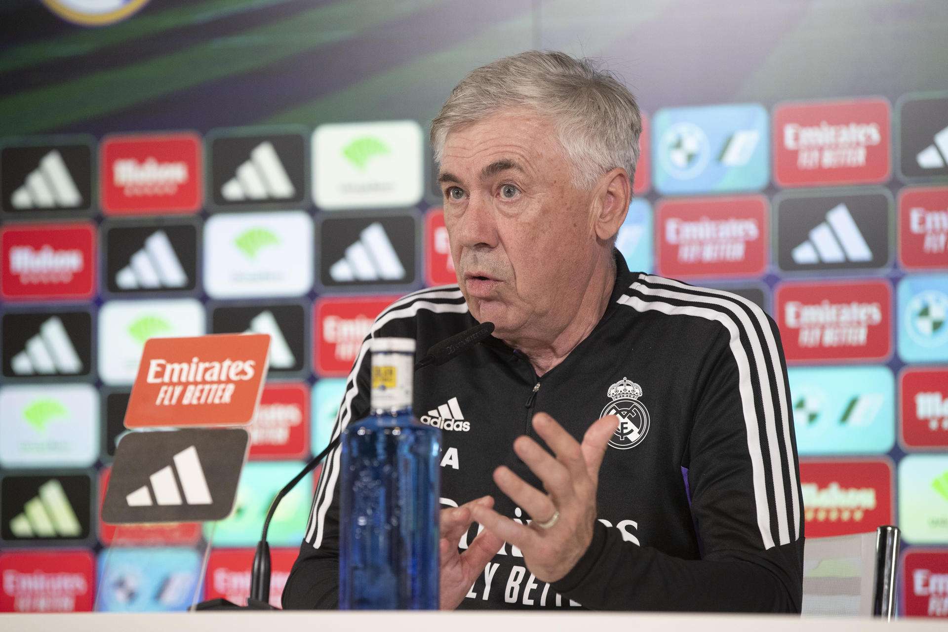 Ancelotti: "A Vinícius, igual que a Maradona o Pelé, le dan muchas patadas"