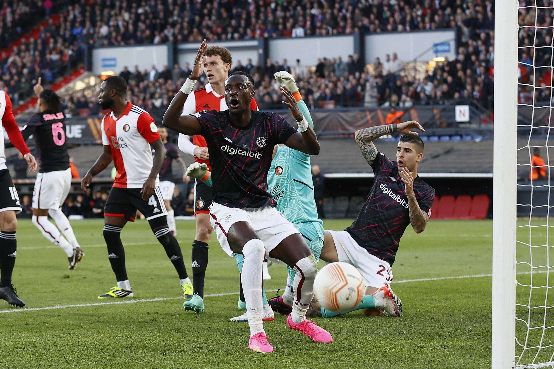 1-0. El Roma perdona ante un efectivo Feyenoord