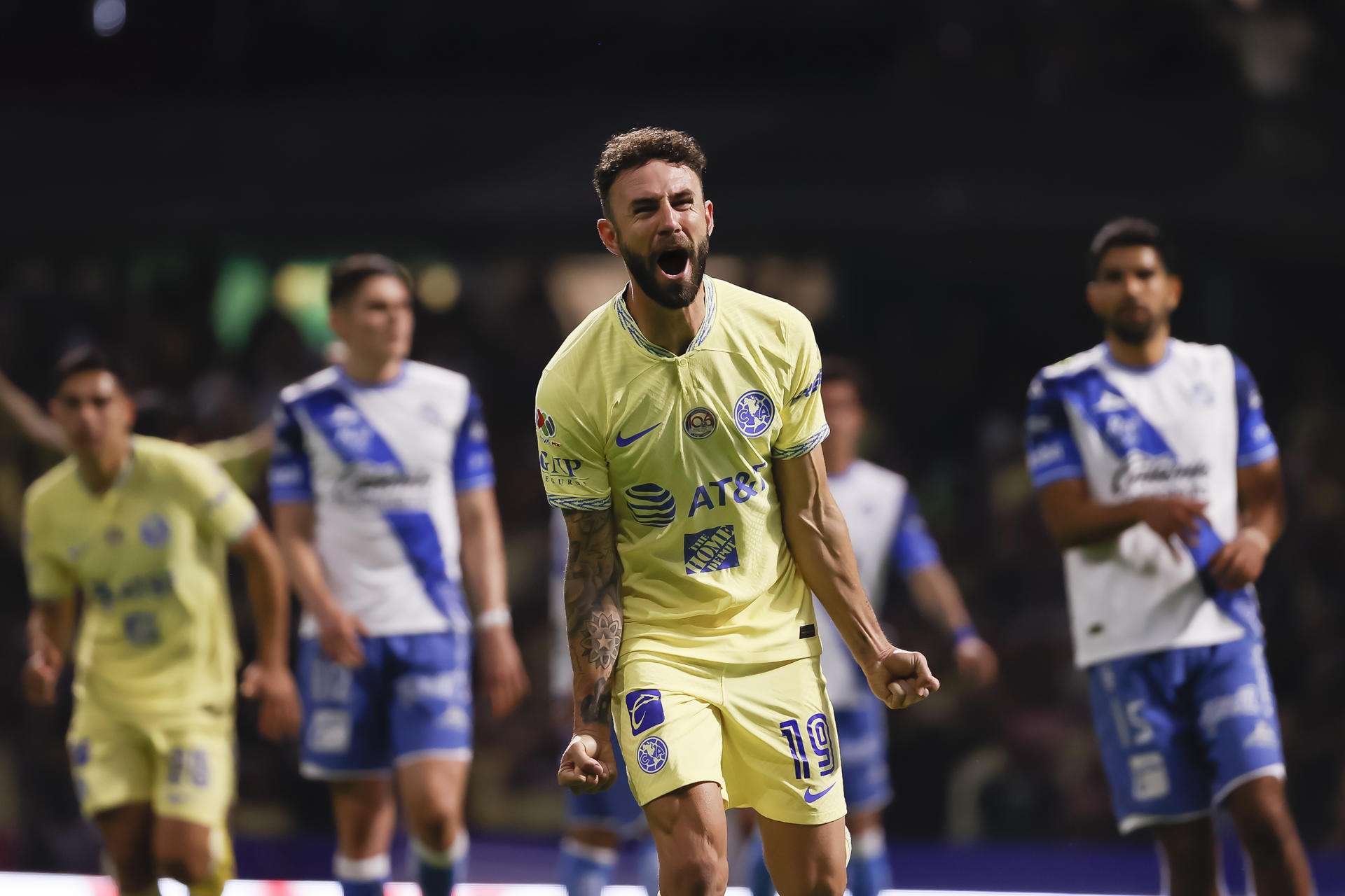 Layún cree que abucheos a jóvenes dificultan proyección a selección mexicana