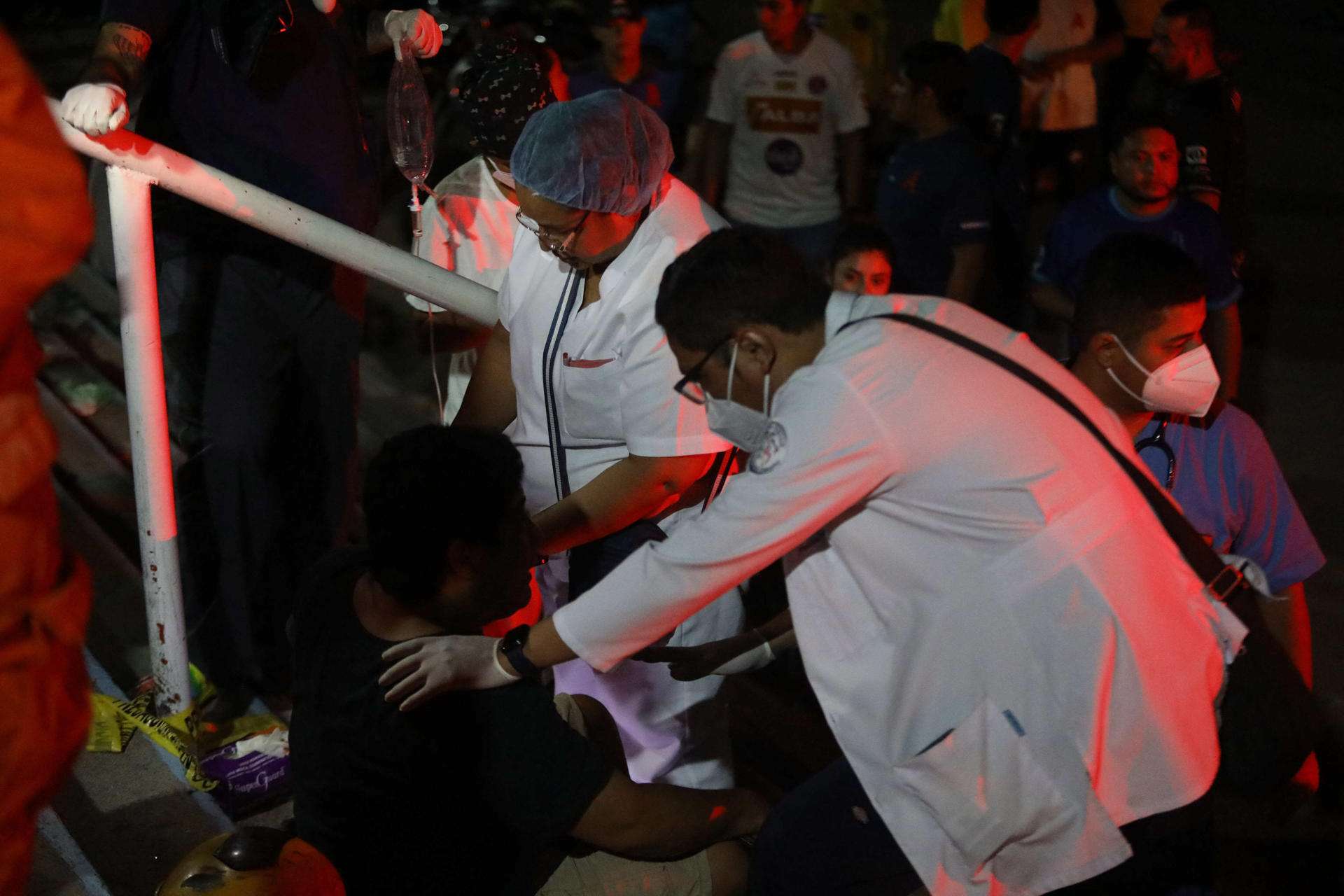 El Salvador sufre su mayor tragedia deportiva con 12 fallecidos en estadio Cuscatlán