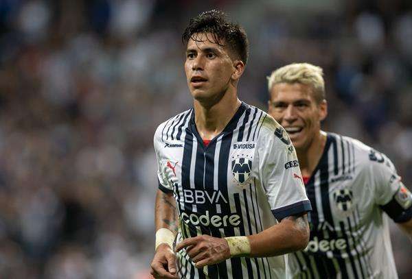 Maximiliano Meza de Rayados celebra hoy tras anotar contra Santos Laguna, durante un partido por los cuartos de final del torneo Clausura 2023, en el estadio BBVA de Monterrey (México). EFE/Miguel Sierra