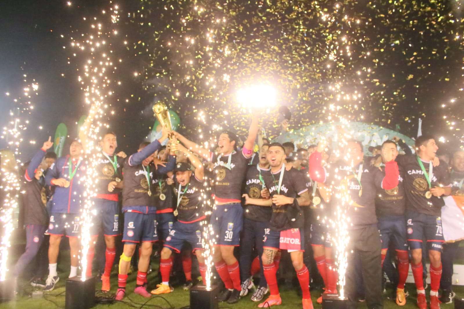 Xelajú MC con Aaron Navarro