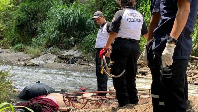 Mujer se lanza al puente belice