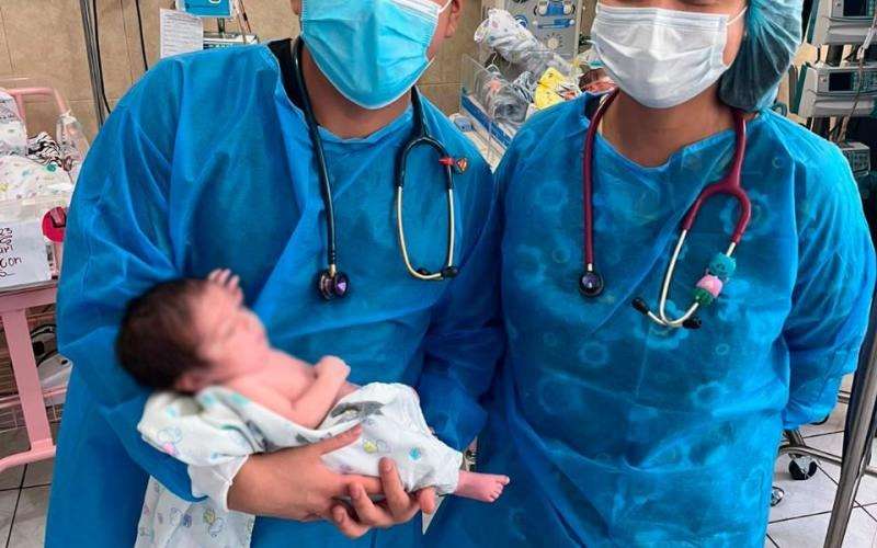 Bebé con gastrosquisis