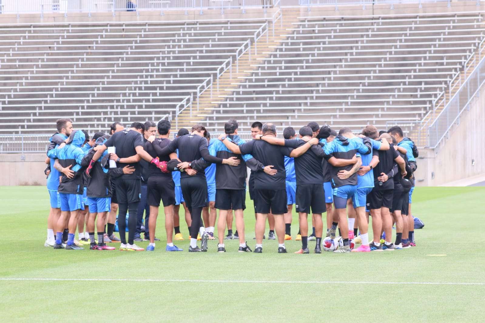 Selección de Guatemala realizó su entrenamiento oficial en las instalaciones del  Rentschler Fiel estadio del encuentro Guatemala vs Venezuela