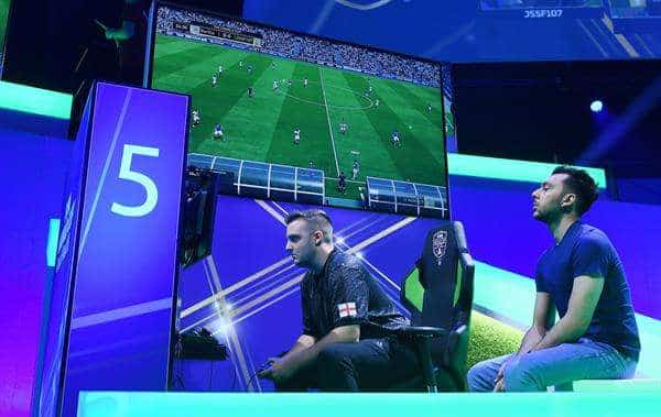 Foto de archivo de la disputa de la Copa del Mundo del videojuego de la FIFA.EFE/ Andy Rain