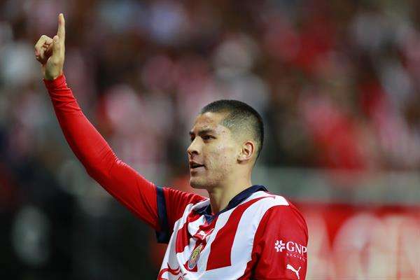 Fernando Beltrán y Juan Brigido marcaron los goles que le aseguraron el liderato al Guadalajara