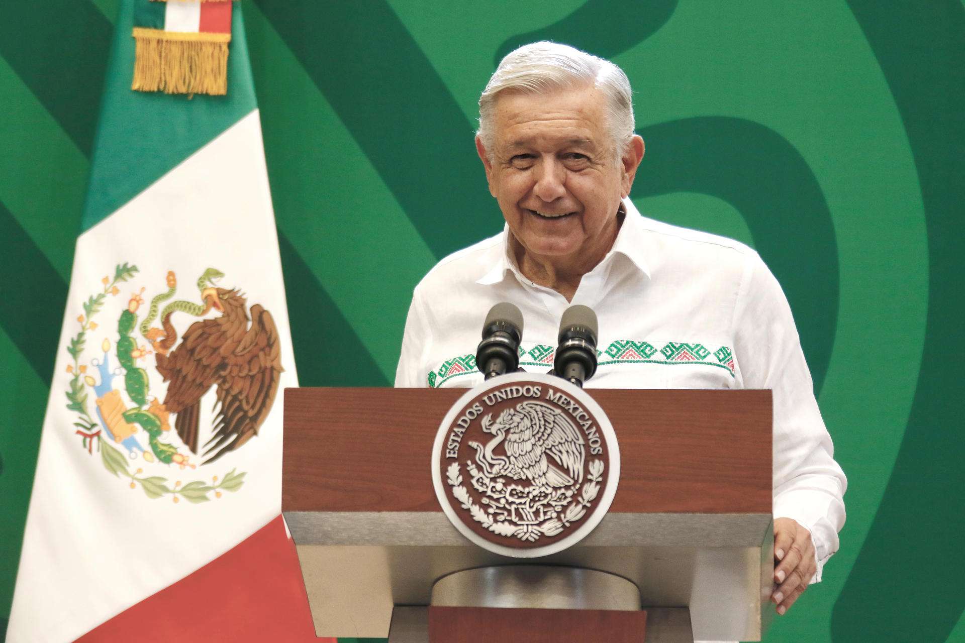 López Obrador acusa al Instituto Electoral de quererlo silenciar