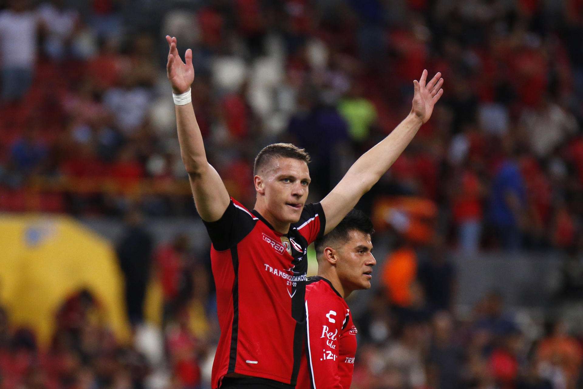 El Santos brasileño anuncia al argentino Julio Furch y el Paranaense a Bruno Zapelli