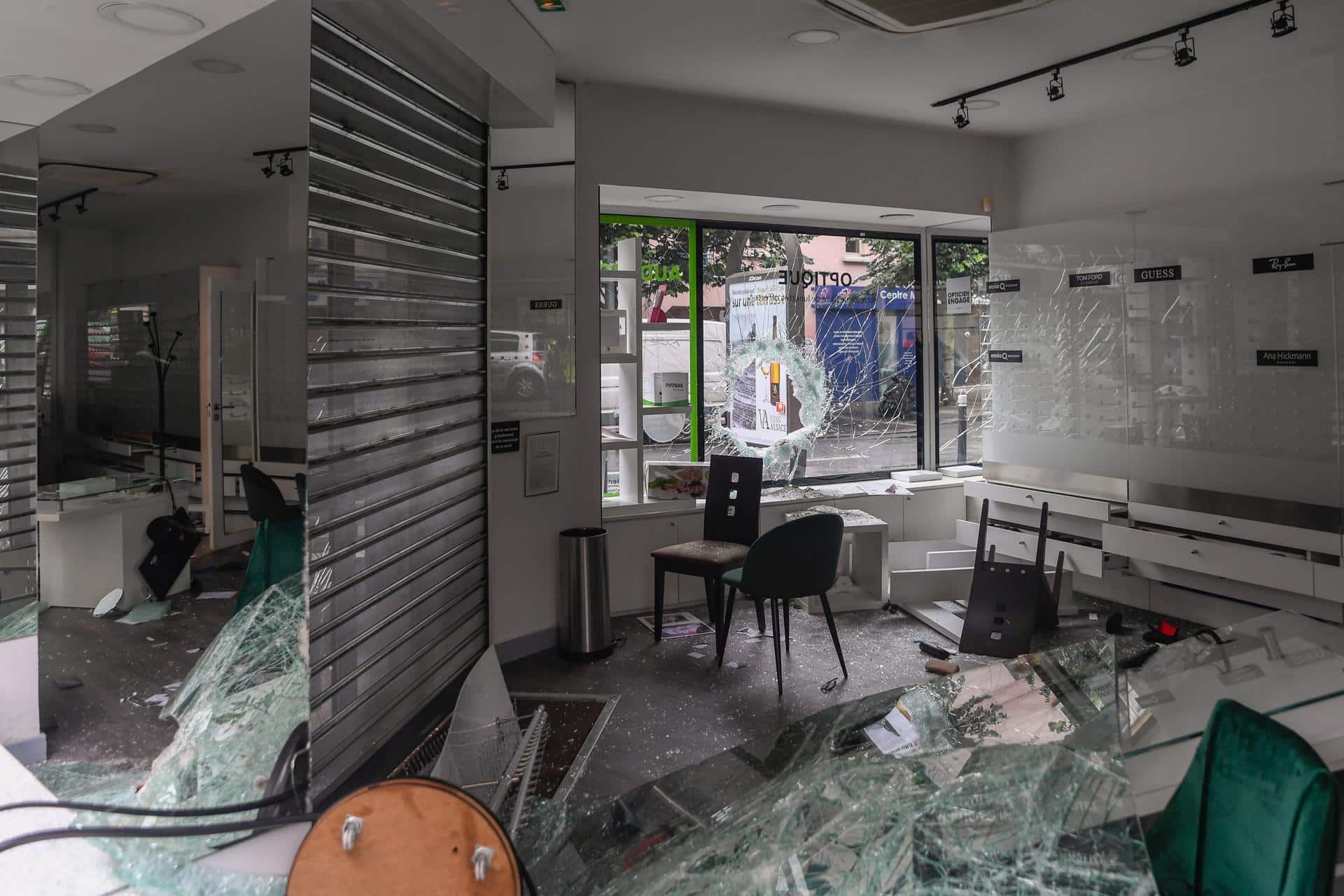 Una nueva noche de disturbios en Francia deja 1.311 detenciones y 79 policías heridos