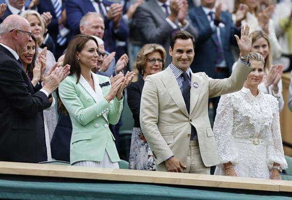 Wimbledon ofrece un tibio homenaje a Federer