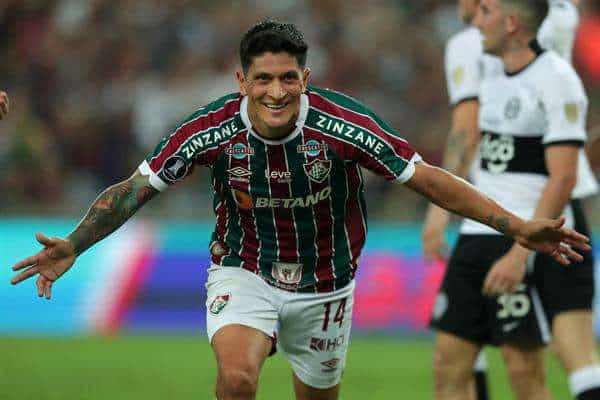 German Cano, delantero del Fluminense de Brasil, fue registrado este jueves, 24 de agosto, al celebrar un gol que le anotó al Olimpia de Paraguay, durante el partido de ida de esta llave de los cuartos de final de la Copa Libertadores de la Conmebol, en el estadio Maracaná, en Río de Janeiro (Brasil). EFE/Andre Coelho