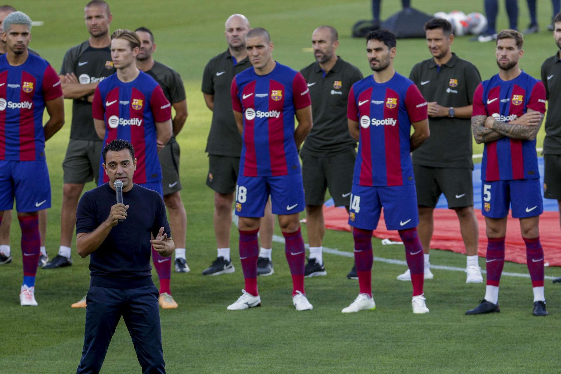 Xavi, ambicioso: "El objetivo es ganar todos los títulos esta temporada"