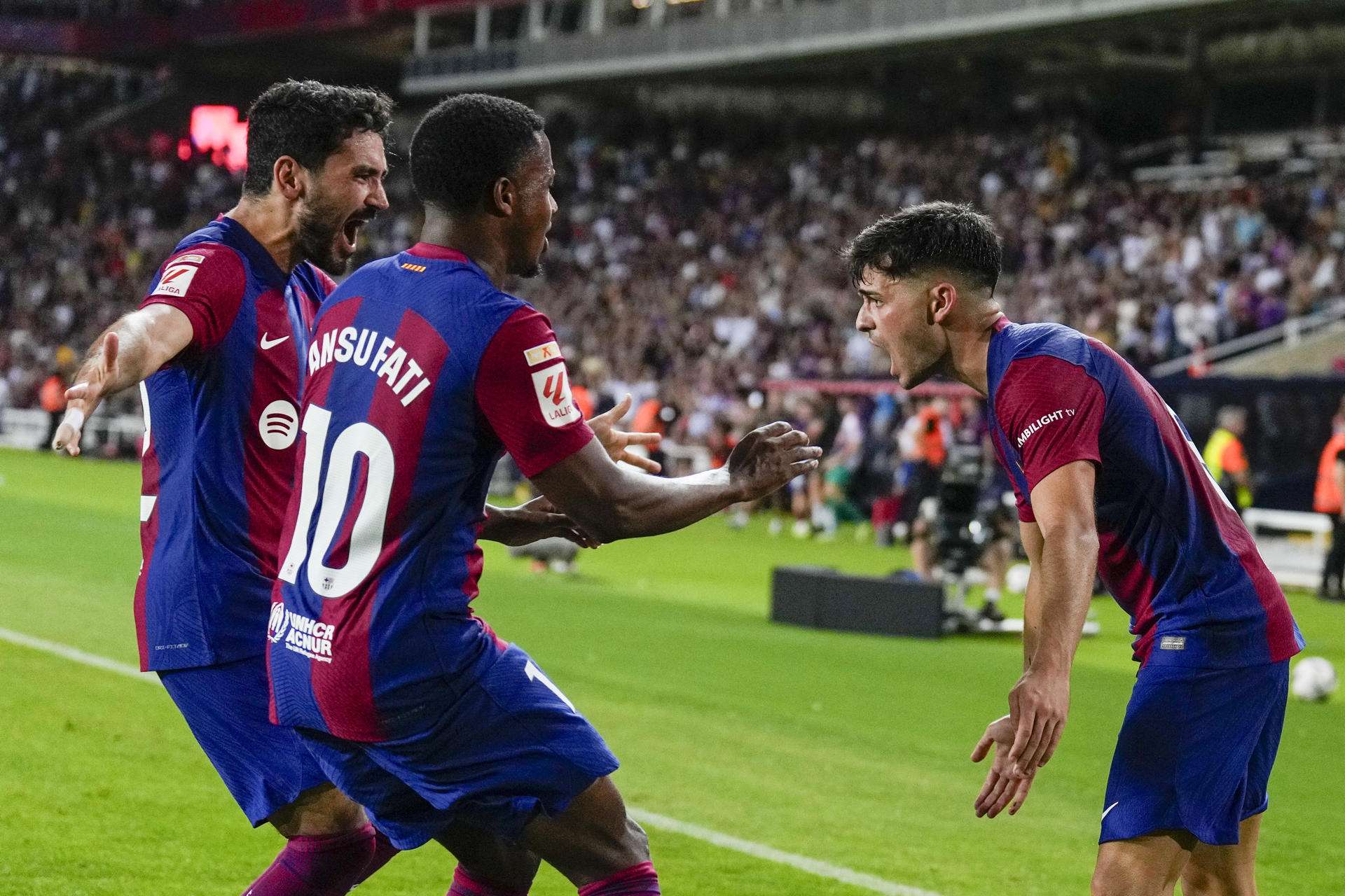 Barcelona sufre para ganar con goles de Pedri y Ferran