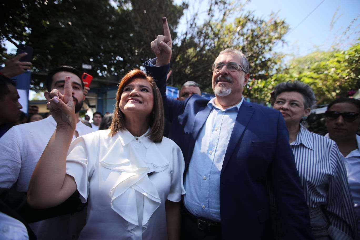 Bernardo Arévalo y Karin Herrera