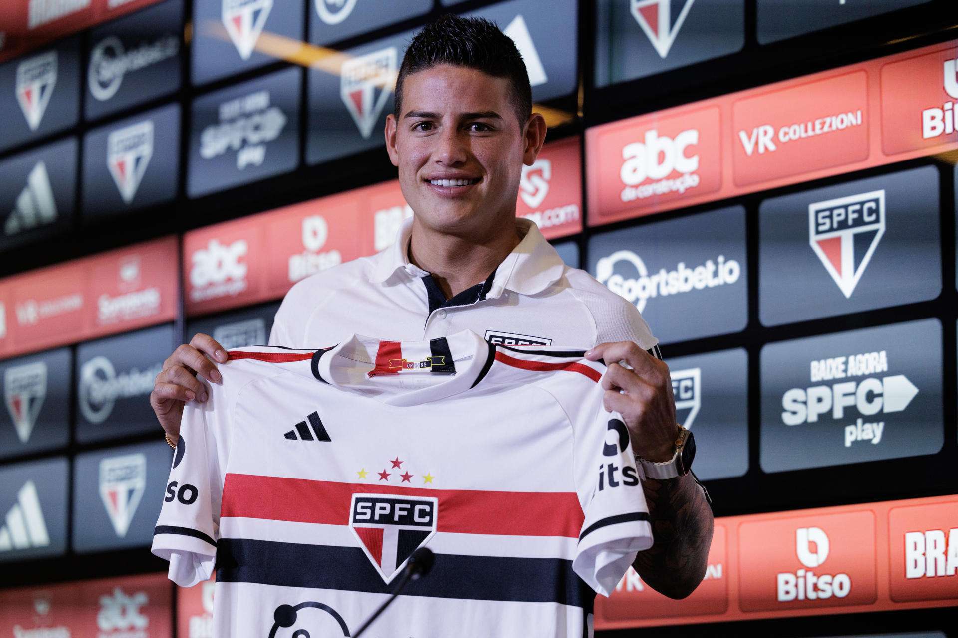 James Rodríguez presentado con el Sao Paulo: "Era un sueño poder jugar aquí en Brasil"