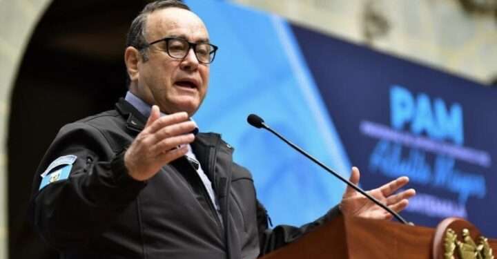 Presidente Giammattei llama a acudir a las urnas