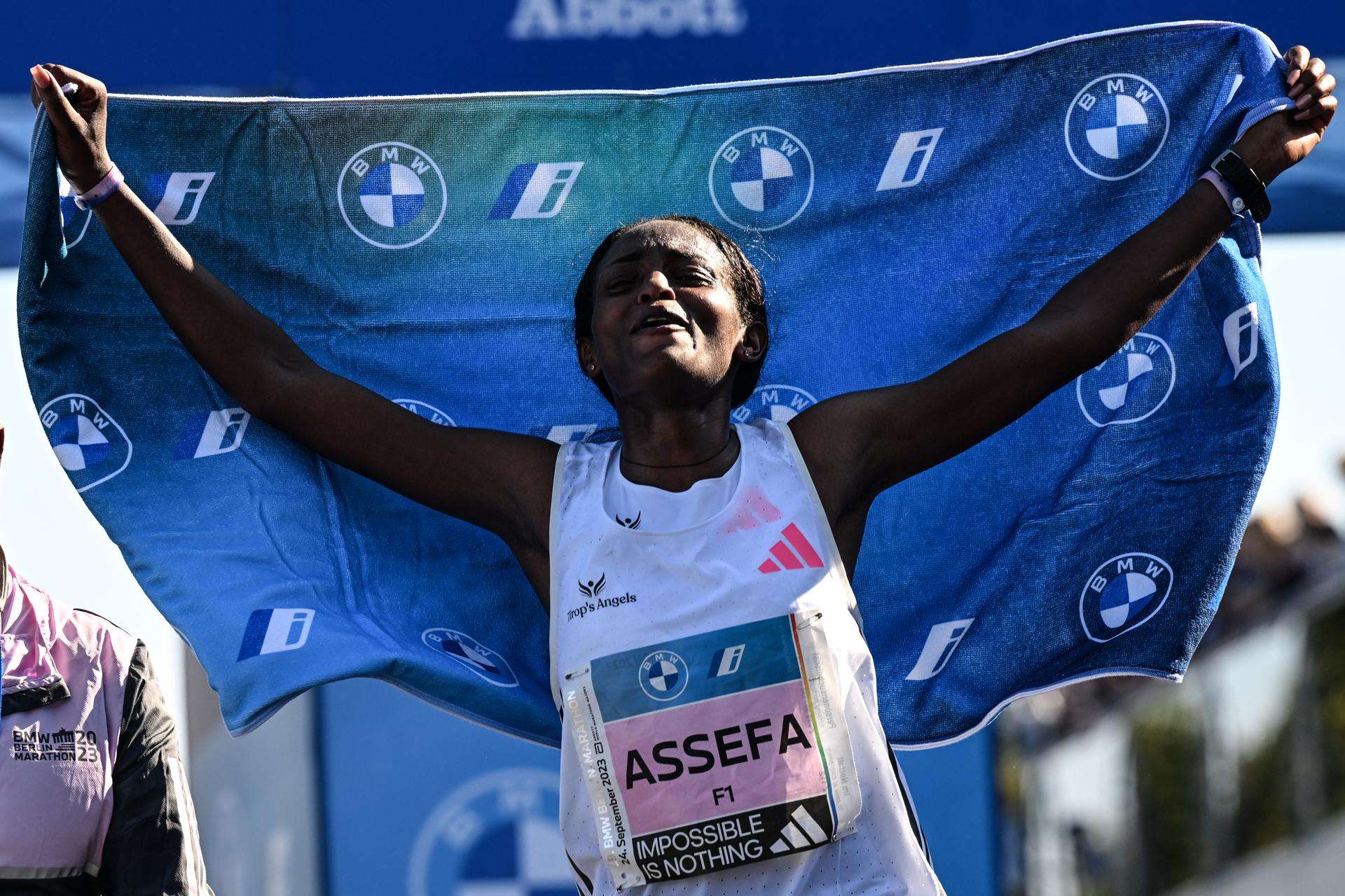 Assefa se une a la fiesta de Kipchoge en el maratón de Berlín con un récord del mundo