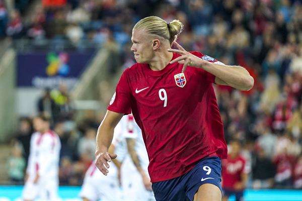 Noruega logró una victoria obligada contra Georgia (2-1), con goles de Haaland y Ødegaard