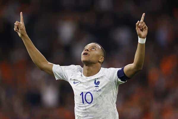 Kylian Mbappé marcó un doblete ante Países Bajos y selló la clasificación de Francia para la Eurocopa de Alemania 2024