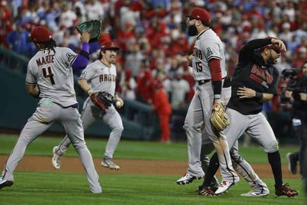 Diamondbacks de Arizona disputarán la Serie Mundial por segunda ocasión en su historia, luego de que derrotaran 2-4 a los Filis de Filadelfia en el séptimo partido de la Serie de Campeonato de la Liga Nacional.