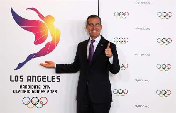 El alcalde de Los Ángeles, Eric Garcetti, posa durante una reunión parte de las sesiones Comité Olímpico Internacional (COI) en el centro de Convenciones de la ciudad de Lima ( Perú). EFE/Ernesto Arias/Archivo