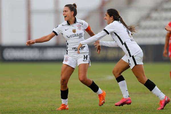 Tamires Dias (i) de Corinthians, en una fotografía de archivo. EFE/Juan Ignacio Roncoroni POOL