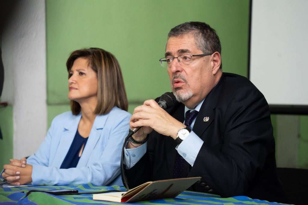 Bernardo Arévalo y Karin Herrera