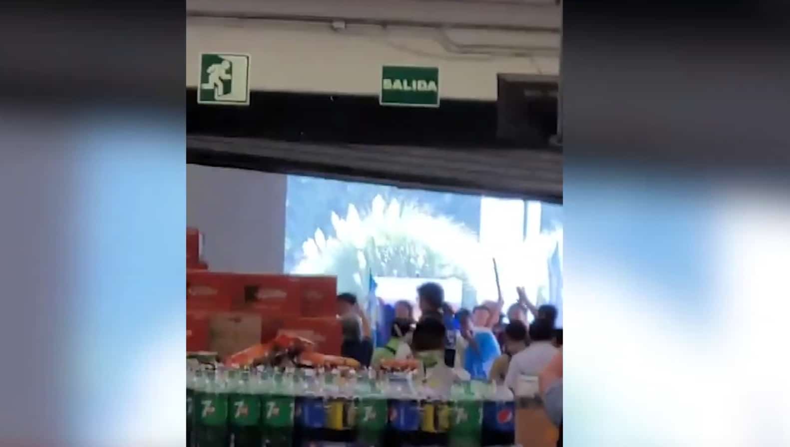 Manifestaciones obligan a cerrar Centros Comerciales y Supermercados en Mixco