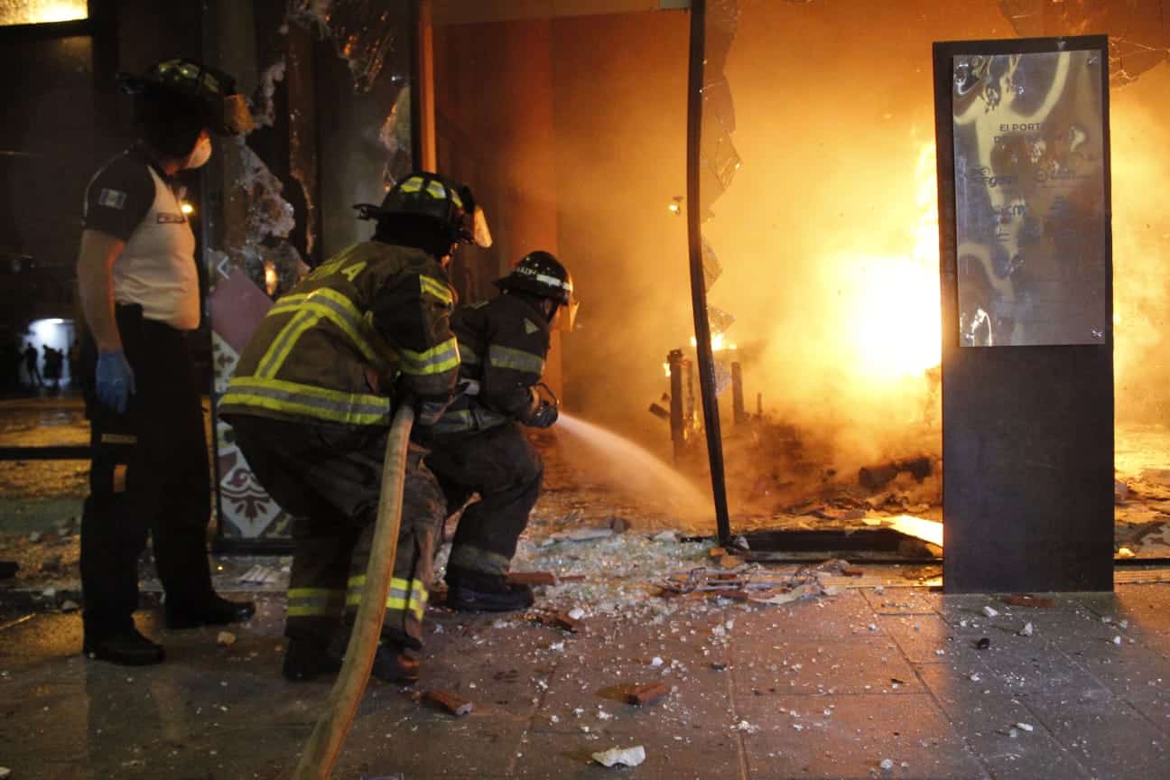 Incendio manifestantes Portal del Bicentenario